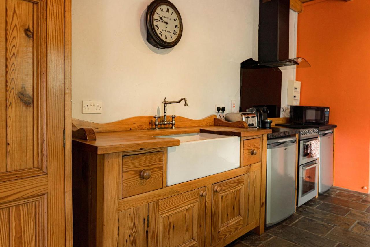 Ferry House Holidays Ню Рос Екстериор снимка