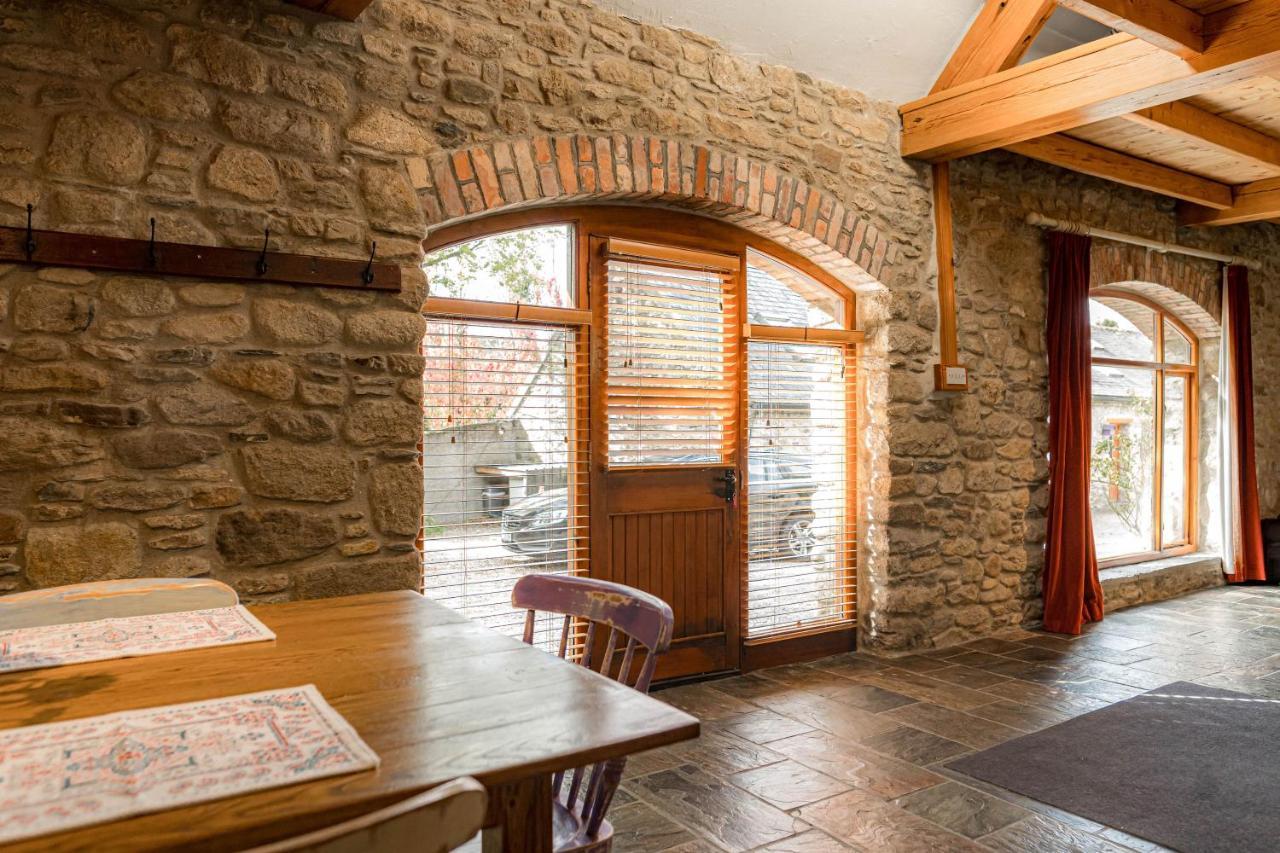 Ferry House Holidays Ню Рос Екстериор снимка