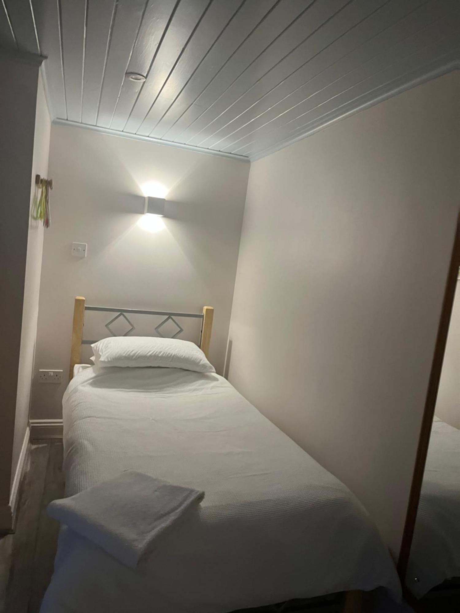 Ferry House Holidays Ню Рос Екстериор снимка