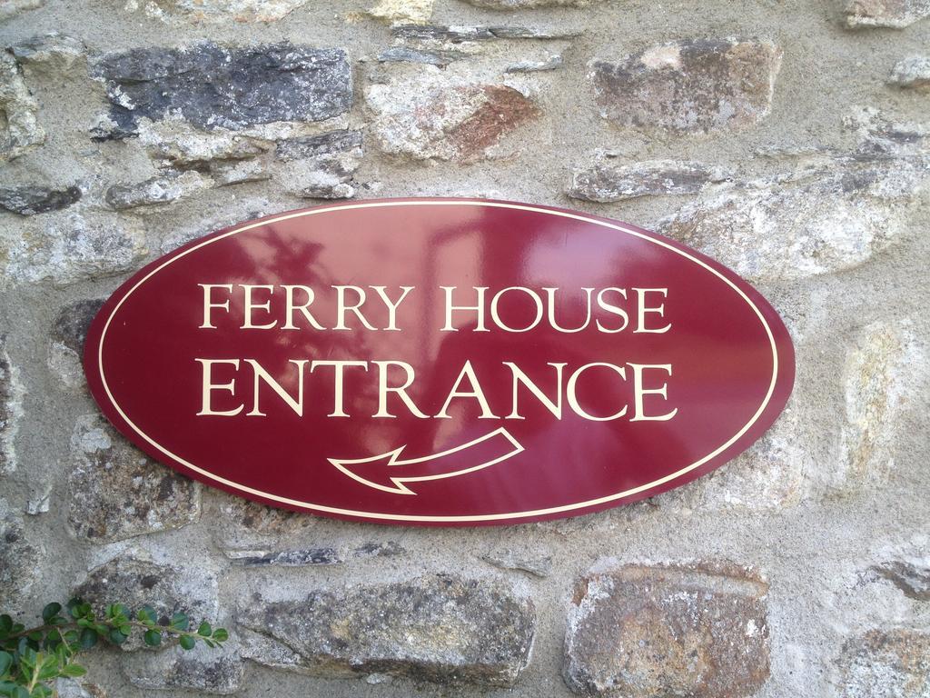 Ferry House Holidays Ню Рос Екстериор снимка